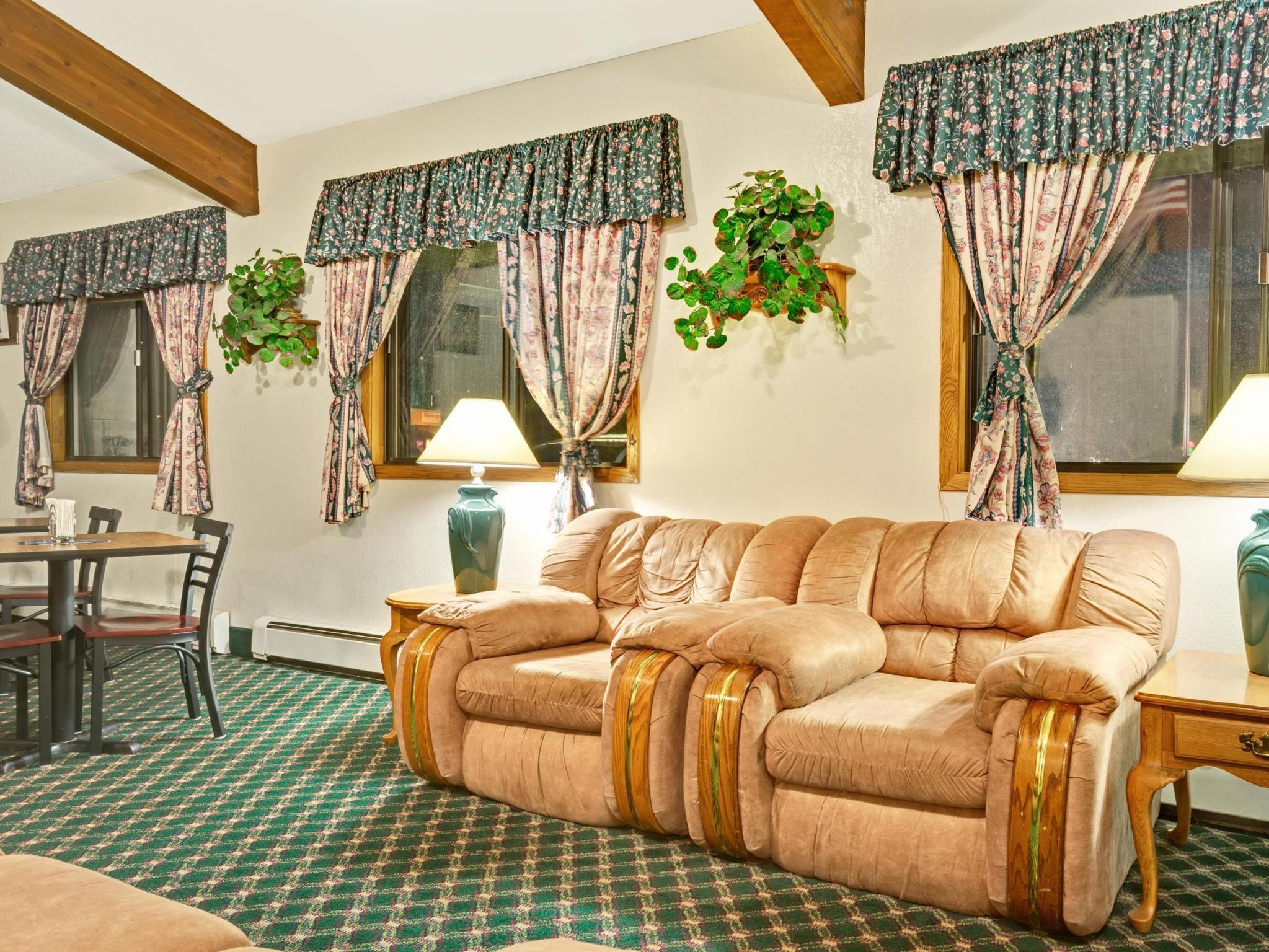 Travelodge By Wyndham Valleyfair