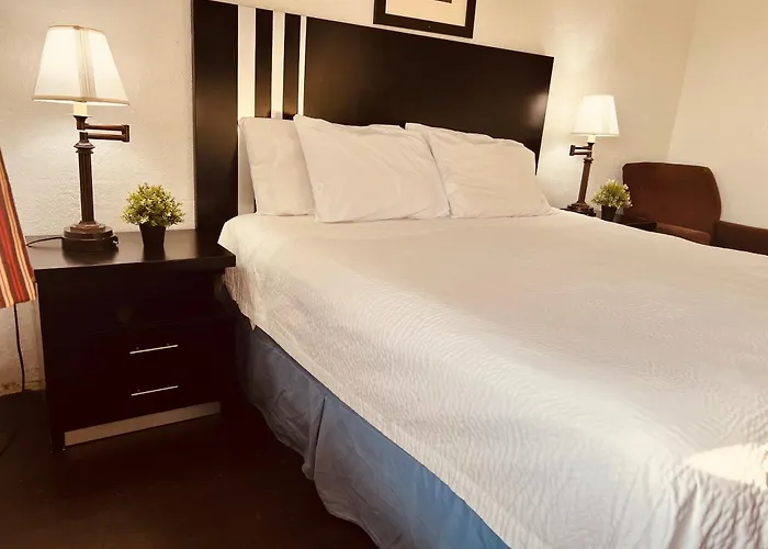 Travelodge By Wyndham Valleyfair Shakopee