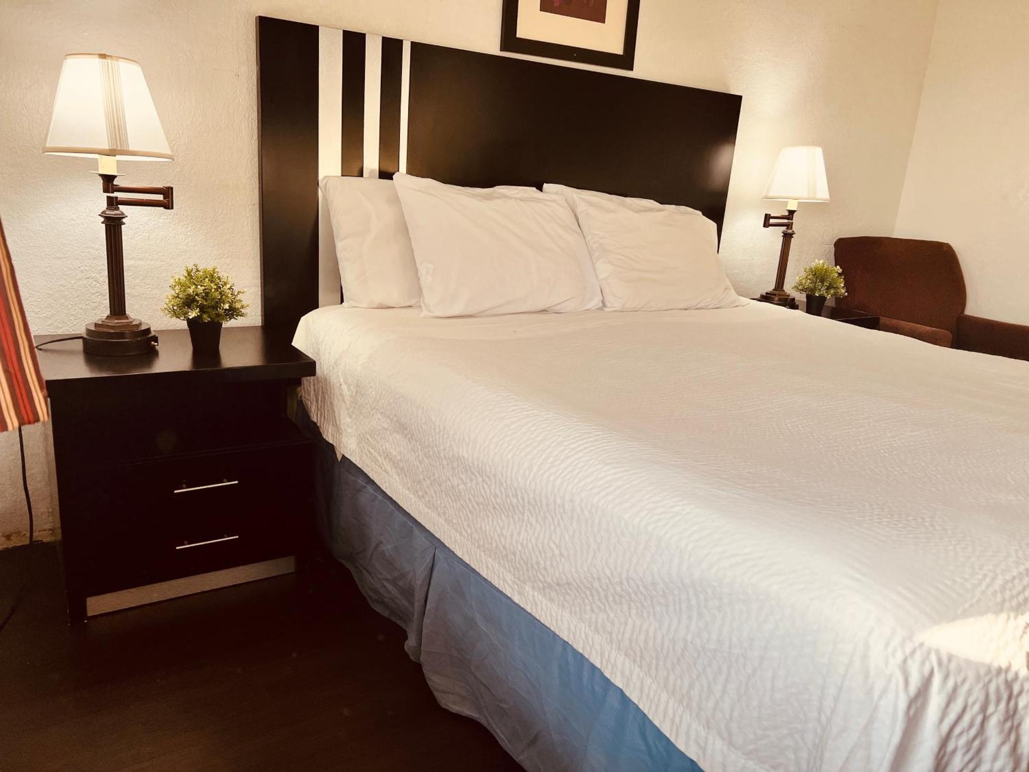 Travelodge By Wyndham Valleyfair Hotel