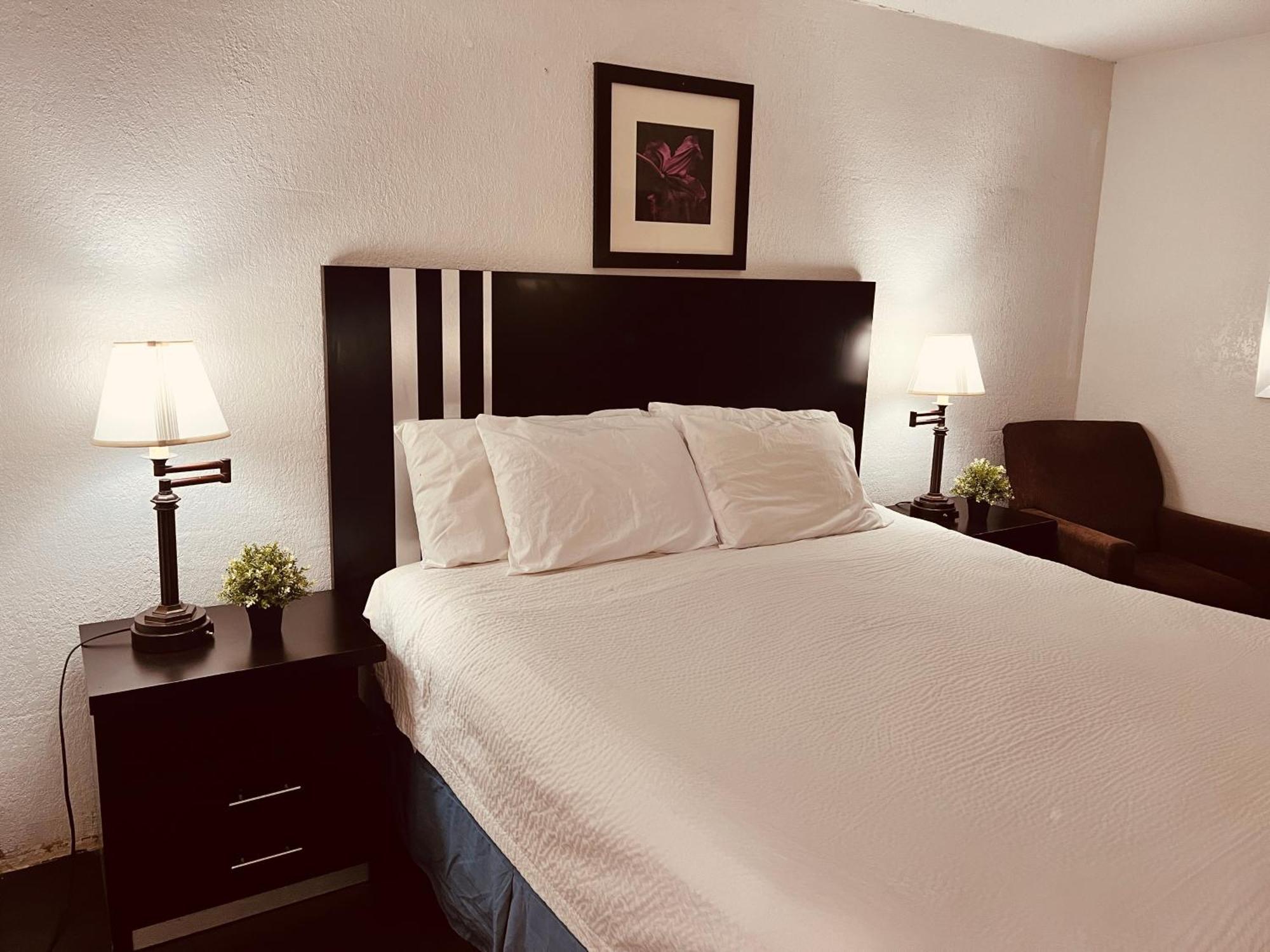 Travelodge By Wyndham Valleyfair Hotel