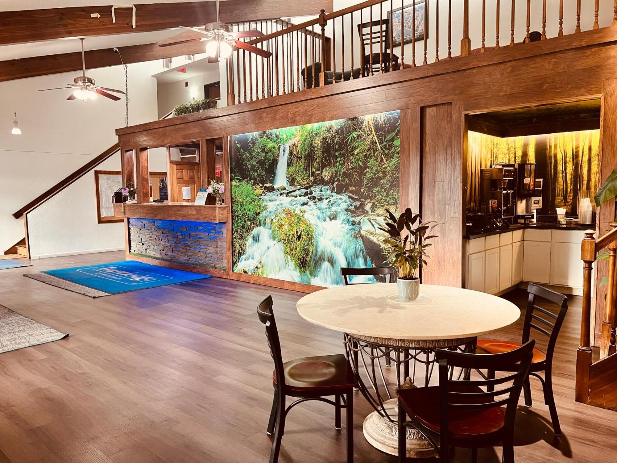 Travelodge By Wyndham Valleyfair 2*